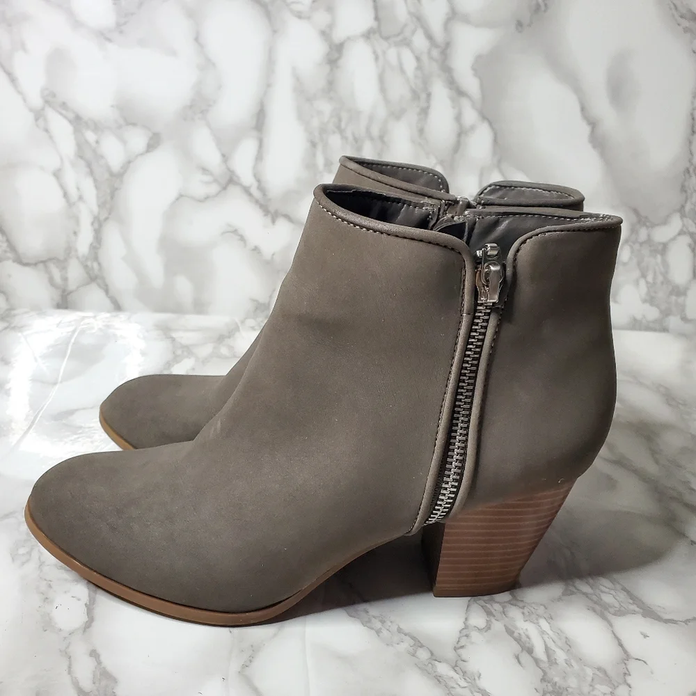 Sryle & Co Jamilagry Grey Booties 7.5